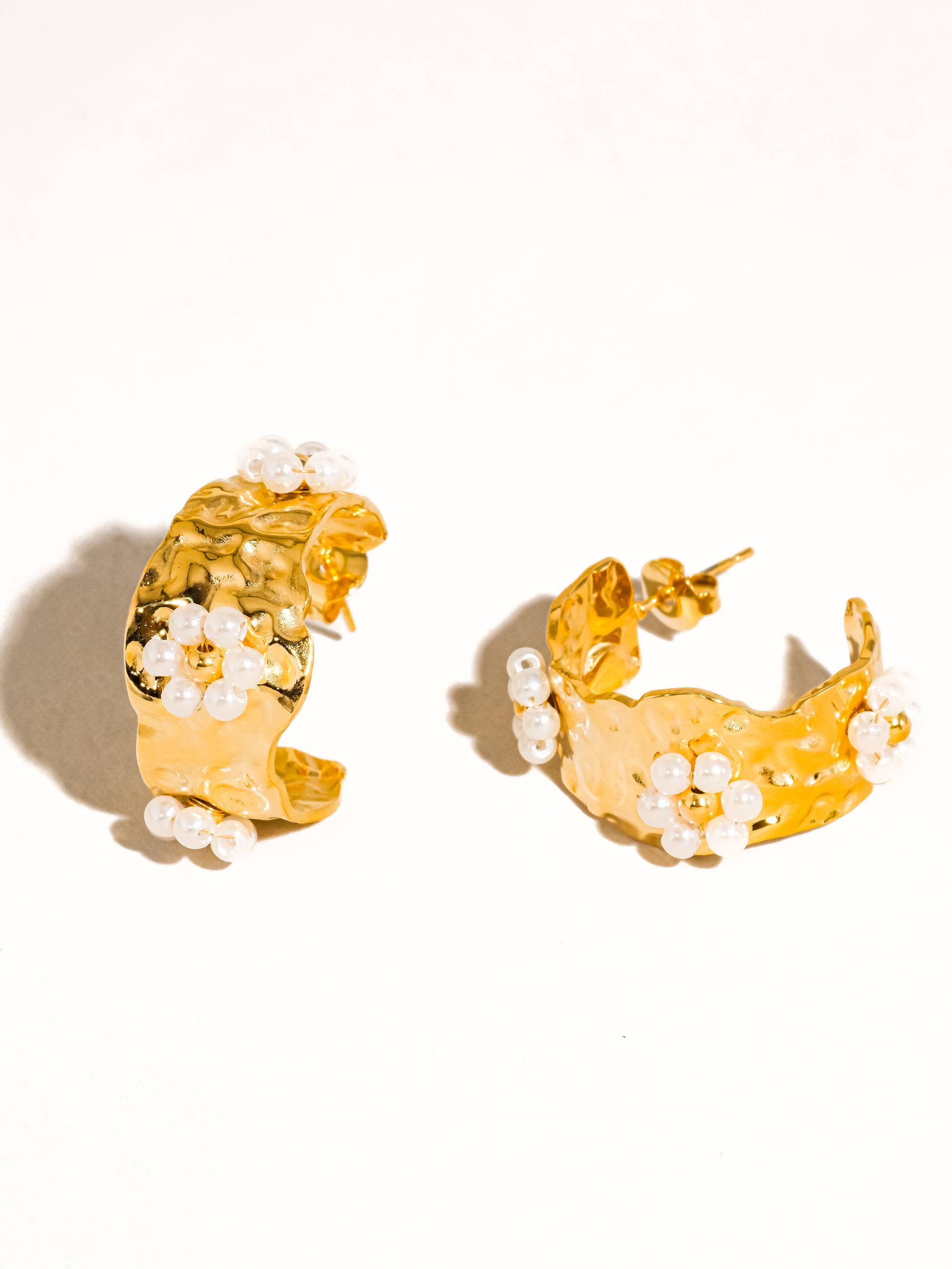 Charme 18K Gold Non-Tarnish Vintage Floral Hoop Earring: Yellow