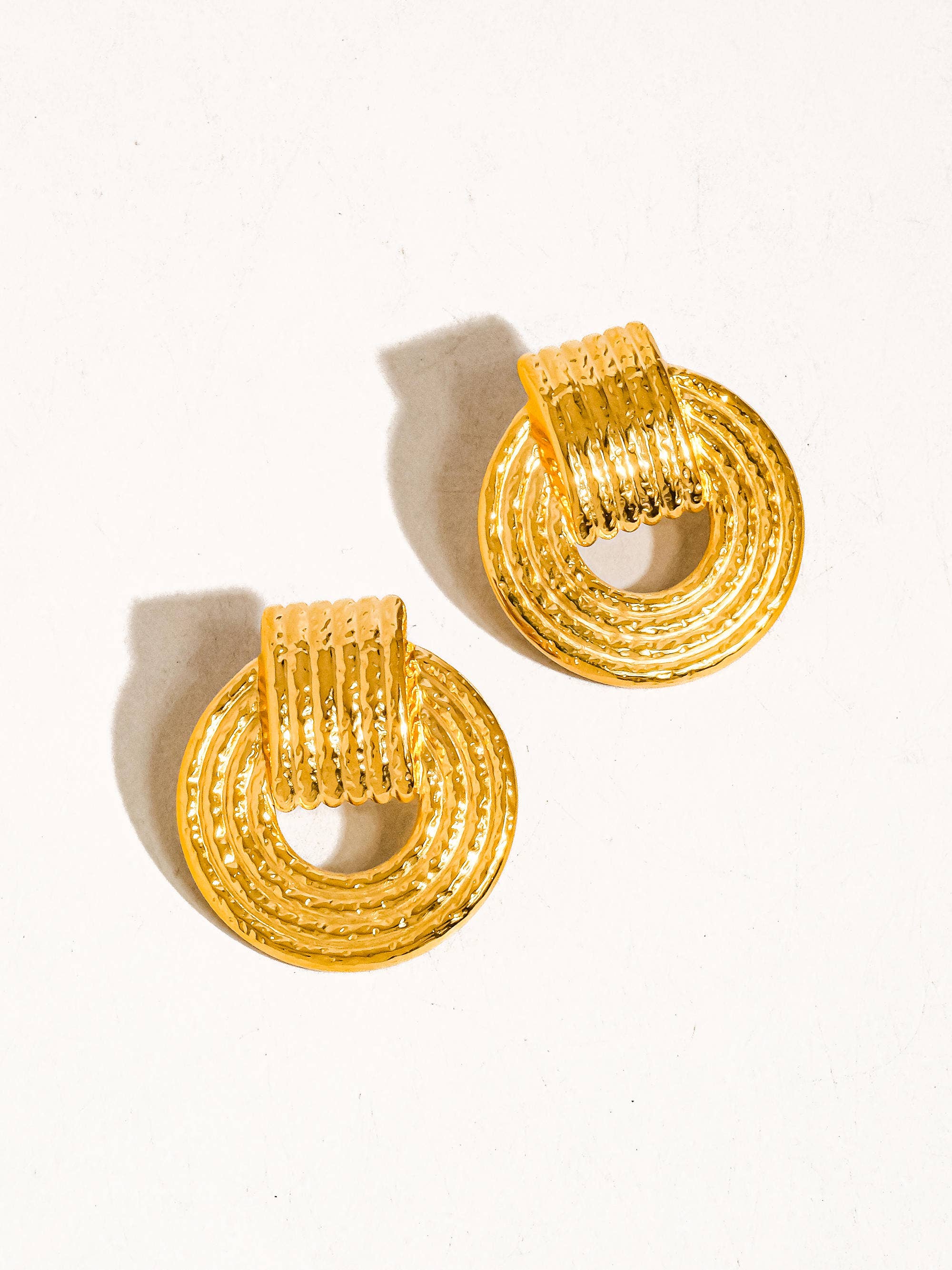 Candela 18k Gold Non-Tarnish Stripe Hoop Earring: Yellow Gold