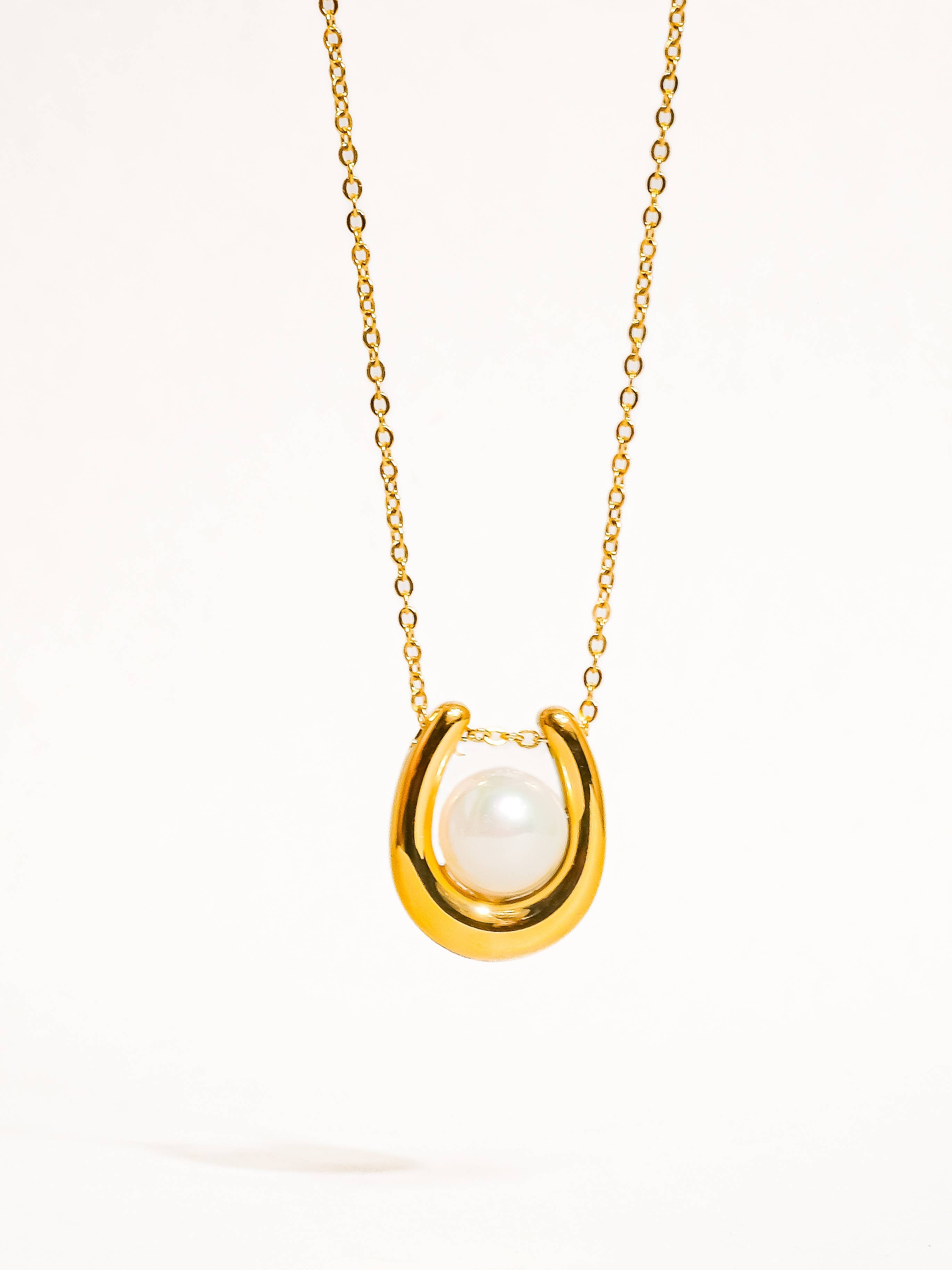 Barn 18K Gold Non-Tarnish Horseshoe Pearl Necklace: Yellow Gold